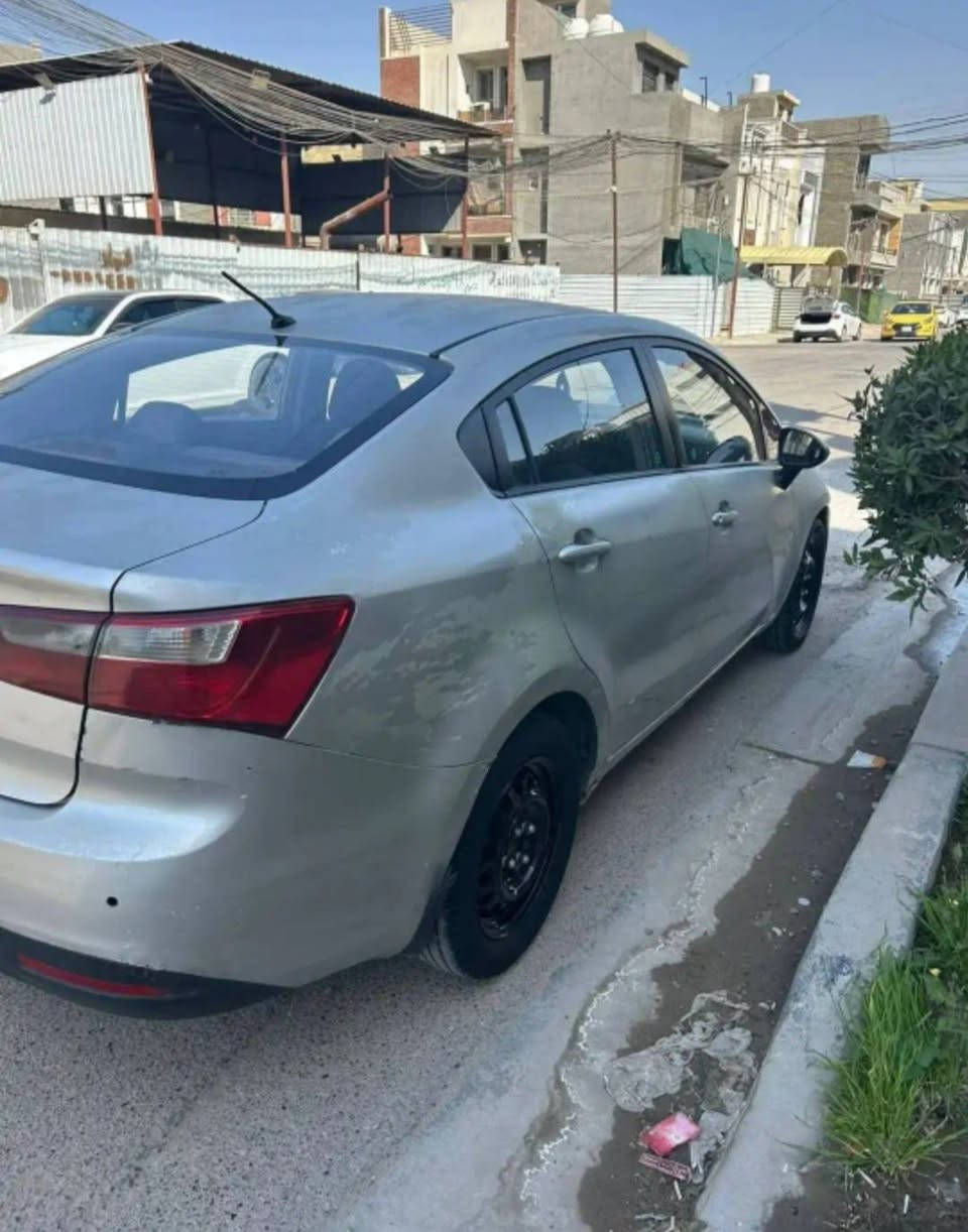 كيا ريو خليجي ٢٠١٢رقم بغداد بسمي هزه وسنويه جديده محرك ١٦٠٠دوش كير اوتوماتيك بيها جراد  السعر ٧٢ورقه مكان البياع بغداد 
*********** بغداد, العراق
