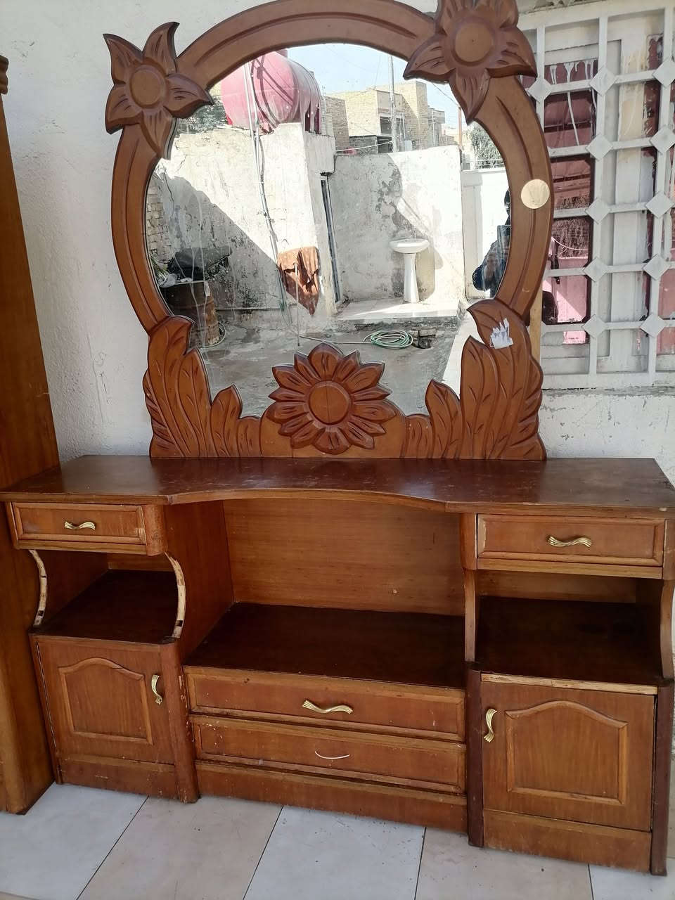 ميز تواليت صاج قويه كلش للبيع سعره ٨٥ اتصال هاتفي ***********
