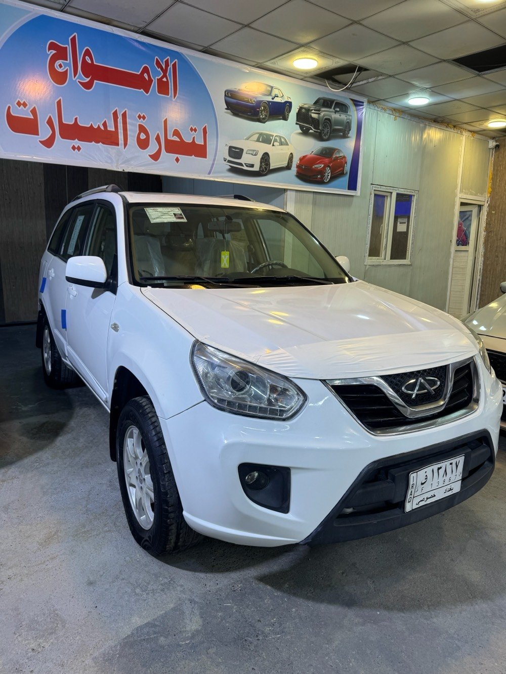 سيارة شيري تيجو للبيع، بلون أبيض نظيف جداً وموديل حديث. السيارة بحالة ممتازة من الداخل والخارج وتحتوي على إطارات جيدة. توجد في بغداد وجاهزة للسفر والعمل مباشرة.