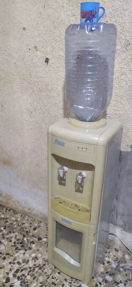 براد شغال حار بارد بس الثلاجه الجوه ما تشتغل السعر ب40الف قفل العنوان كربلاء حي الغدير ***********
