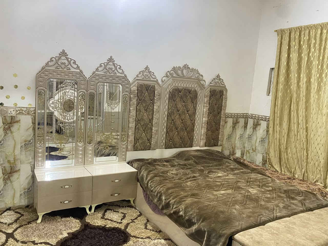 غرفه تركيه للبيع جديده استخدام شهر واحد اخذتها بمليونين و٧٠٠  رايدها بمليون و٦٠٠ مكاني ديالى الخالص 
*********** وتسابً
