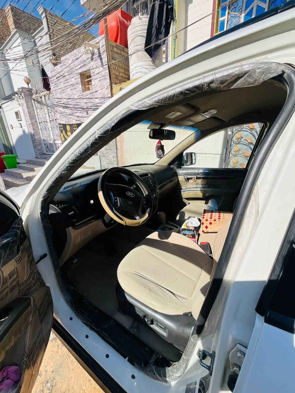 سنتافي 2012
محرك 6 سلندر 3600
تبريد 3 قطع 7 راكب رقم بابل انگليزي بأسم الوالد السيارة مال جناي ما ناقصها شي كلش مرتبه گشرها حلو ونظيف بيها قطعة الباب الخلف السائق مبدل ومصبوغ وبيها خدش باب الصدر على وضعه ما لاعب بي
سعرها 168 وبيها مجال بسيط حگ الجيه بخدمتكم مكان السيارة في النجف رقم الهاتف *********** النجف, العراق
