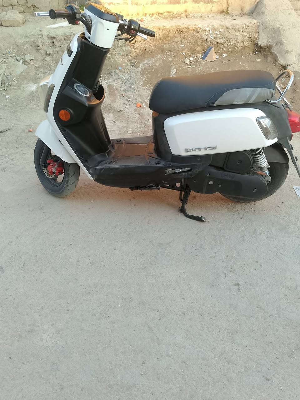 السلام عليكم دراجة للبيع ماكس بوليسي مسطره نازل مامفتوح دراجة نضيف مكان با الناصرية  التضحية شارع العلوه سعرها مليون 50 بيها مجال للشراي رقم ***********مو شراي لا يتصل
