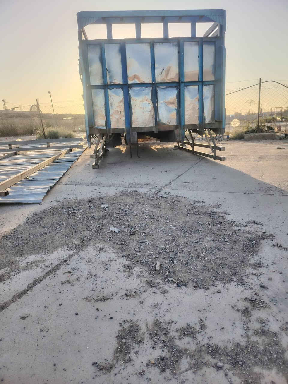 السلام عليكم للبيع بدي هينو ٦وربع واسط الحفريه. ***********
