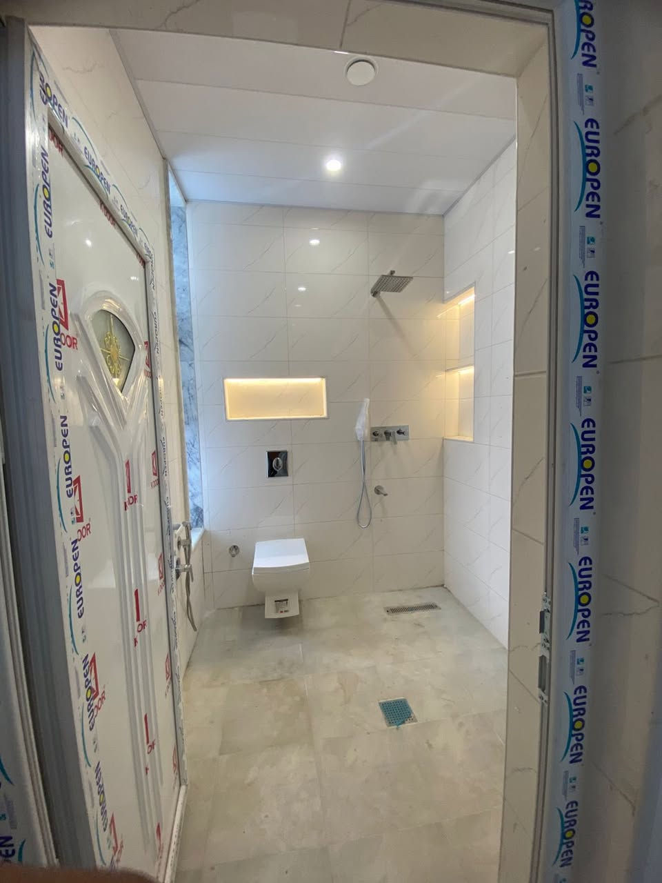 #للايجار____في____السيدية
بيت 80 م مودرن
زيرو – غير مسكون سابقاً ✨

🔹 يحتوي على:
 • 3 غرف نوم
 • صالة
 • مطبخ
 • خدمات بكل طابق

📍 الموقع: مربع الضباط

💰 سعر الإيجار: مليون و250 ألف

📞 للاستفسار:
***********

🏢 مكتب الفهد الهندسي
مقابيل الحكم سنتر
