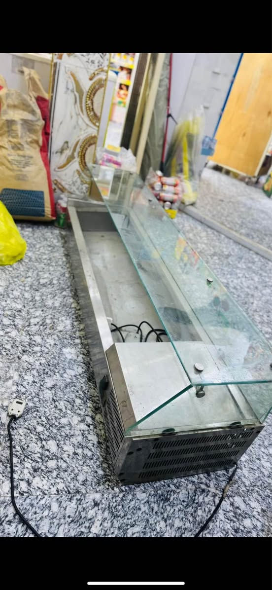 براد مقبلات 5 بلانك
مستعمل قليل جدا ونظيف كلش
تبريد فول وكامل مع البلانكات
مكان ميسان *********** عمارة, ميسان
