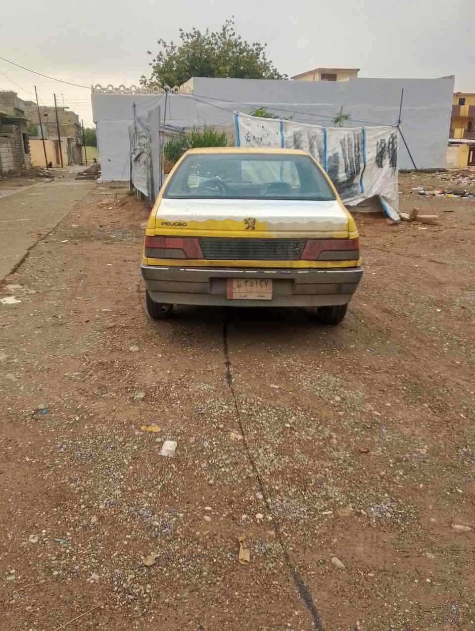 سيارة بيجو 2009 تكسي للبيع هيئة 80 الف عليها 
كاربون بانزين جديد السعر 12ورقه كير ومحرك شرط 
***********
