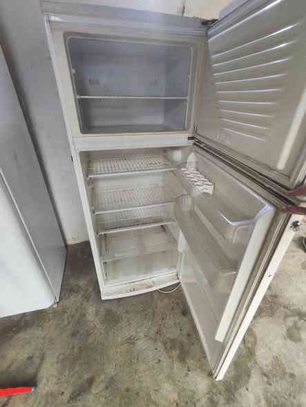 ثلاجات عدد ثنين حجم 22 قدم سعرهن ثنينهن 150 الف الوحده 75 الشراي يتصل كركوك عروبه ***********
