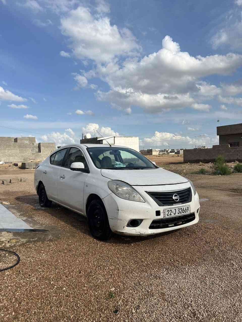 نيسان  سني 2013 هندي بليته الزركه رقم اربيل بس عربي سنويه 2030 هزه جديده تحويل أو وكاله بيه قطعه وحده صبغ جاملغ خلفي باقي السياره بيها اماكن بارد وبعض الشخوط كير مكينه كله تمام تبريد مجمده سياره جاهزه من كلشي كير المرغوب السعر V٥ وبيه مجال العنوان الانبار الرمادي 
***********
