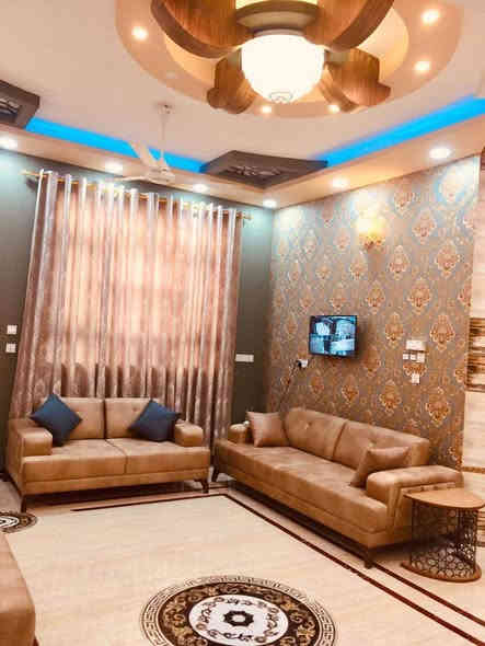 🔴🔴
(بيت للبيع 700 متر بناء حديث درجة اولى بسعر مناسب) 

الموقع: السماوة / خلف جامعة الإمام الصادق عليه السلام الأهلية.

المساحة: 700 متر زراعي إقرار محكمة.

تفاصيل العقار:  
طابق واحد ونص بناء حديث فول مواصفات بناء درجة اولى مساحة البناء 360 متر يحتوي على 3 غرف نوم 
2 بالطابق الاول و غرفه واحده كبيرة بالطابق الثاني وصالة عدد 2 وبراني ومطبخ ومجمع صحيات عدد 2 وكراج للسياره .

السعر: 195 مليون مع المجال. 

للأستفسار أكثر مراسلتنا ع الخاص او رقم الواتساب( *********** )
