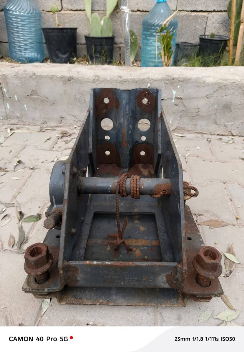 السلام عليكم قاعدة سبير اسكانيا بلاديه مال الشركة مو تفصال جديده السعر  (150 الف ) الاتصال الرقم ***********
