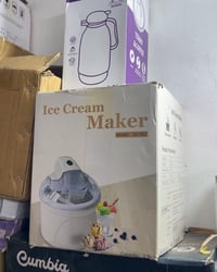 صانعة آيس كريم • ١٫٥ لتر • لمسة واحدة