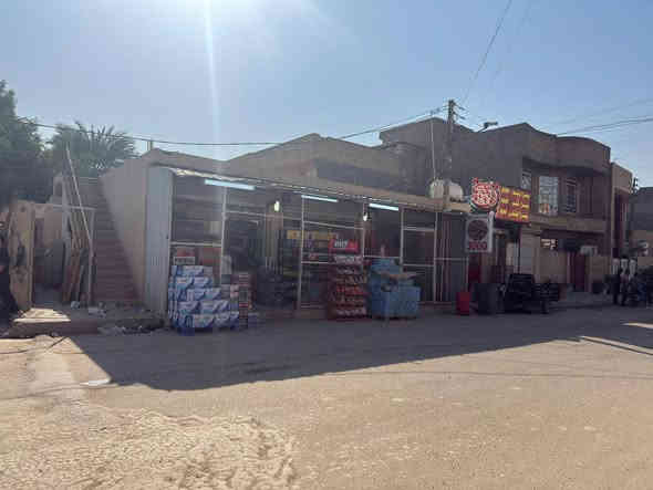 السلام عليكم
محلات للبيع الامانة شارع 60 المساحة 120م 5 محلات مأجرات كلهن السعر 150 مليون للتواصل ***********
