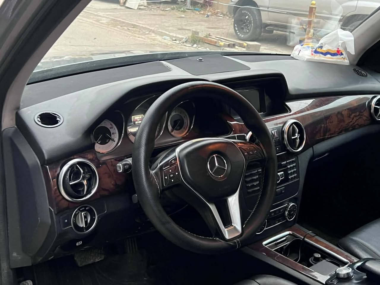 مارسيدس للبيع او مراوس القطعة الوحيدة بالعراق رياضي
موديل 13      glk350 طيارة مو سيارك بيها قطعتين صبغ بيع او مراوس السعر 160 وبلاش للحلوين السيارة جاهزة عاهر حباية الفما تصرف عليها اذا عندك مراوس معقول اراوس


**إذا كنت صاحب هذا الإعلان وتريد حذفه لأي سبب، رجاءا أرسل رسالة إلى الدعم الفني**