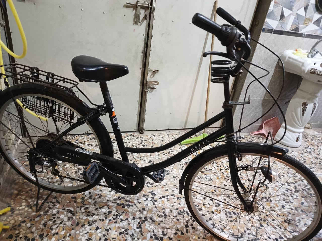 باسيكل بناتي نظيف حجم26 كلشي شغال من كير وبريك ضوء مابي نقص سعر105 مكاني حسينية الراشدية ***********
