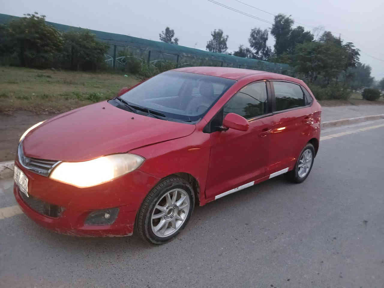 السلام عليكم للبيع سيارة شيري فلاوين موديل 2013 رقم بغداد مكينة كير خير من الله تبريد ثلج سيارة خير من الله بيهة باب السائق مصبوغ فقط السعر 32اوبيها مجال للاستفسار الاتصال على الرقم *********** المكان بغداد حي الجهاد
