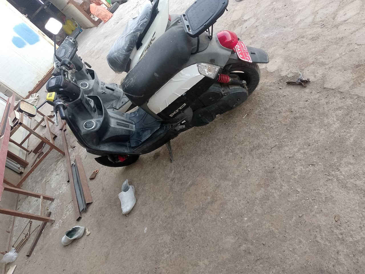 السلام عليكم دراجه بوليس للبيع نازل دراجه ما مفتوحه كهربائيات كلها شغاله دراجه نظيفه قفل اكسن دراجه لا تبخير ولا تنقيص دراجه 550 وبيها مجال مكاني حي البتول *********** قرب حي النصر
