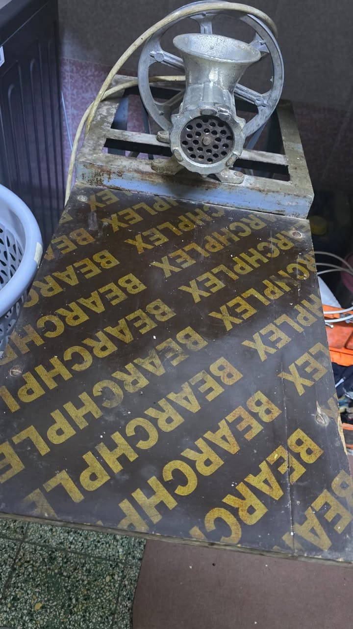 السلام عليكم عندي مكينه ثرم لحم جبيره مال محلات وعندي عجانه 5،كيلوات للبيع


**إذا كنت صاحب هذا الإعلان وتريد حذفه لأي سبب، رجاءا أرسل رسالة إلى الدعم الفني**