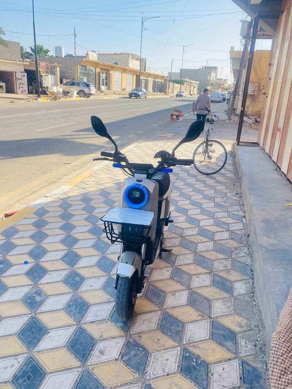 السلام عليكم للبيع اومراوس R9موديل 25شرط بطاريات 6بطاريات فول مواصفات تشتغل عن بعد وشرط النضافه السعر 375وبي مجال مكابيجي الرقم ***********

