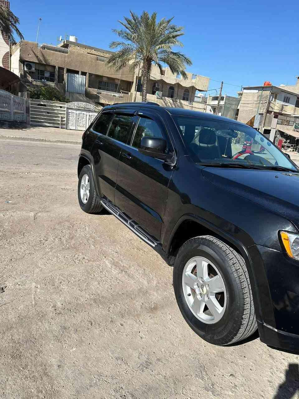 السلام عليكم 
جيب لاريدو 2011 للبيع 
رقم شمالي دهوك
النضافة والمواصفات مثل مواضح بالصور 
حادث السيارة جاملغ عكس السائق والمساطر مال بابتين نفس الجهة
السعر 15 وبيها مجال 
للاستفسار ***********
0788 630 0777
مكانها بغداد الدورة بغداد, العراق
