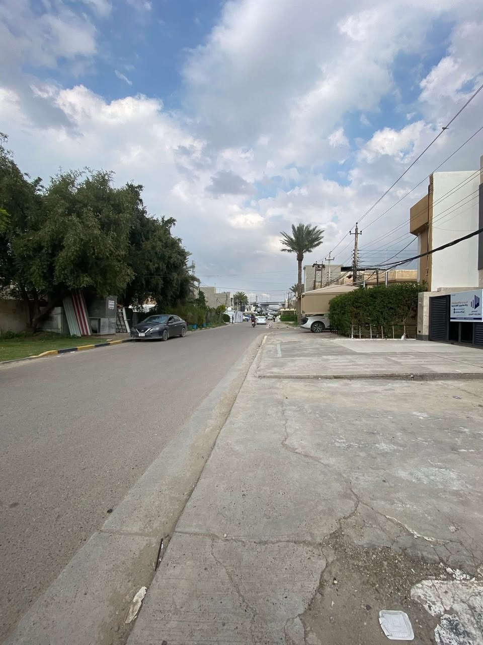 للايجار في السيدية
بيت مؤثث وجاهز مساحه 160 متر يرهم تجاري او سكني 
شارع 15 متر ورصيف 7 متر ارقه مربع الاقتصاديين يصلح مقر شركة او مركز تجميل او معهد تدريسي او للسكن العائلي 
الايجار مليونين شهرياً مع مقدم  3 شهور
للاستفسار اكثر *********** حمزة 
مكتب ايليا للعقار
