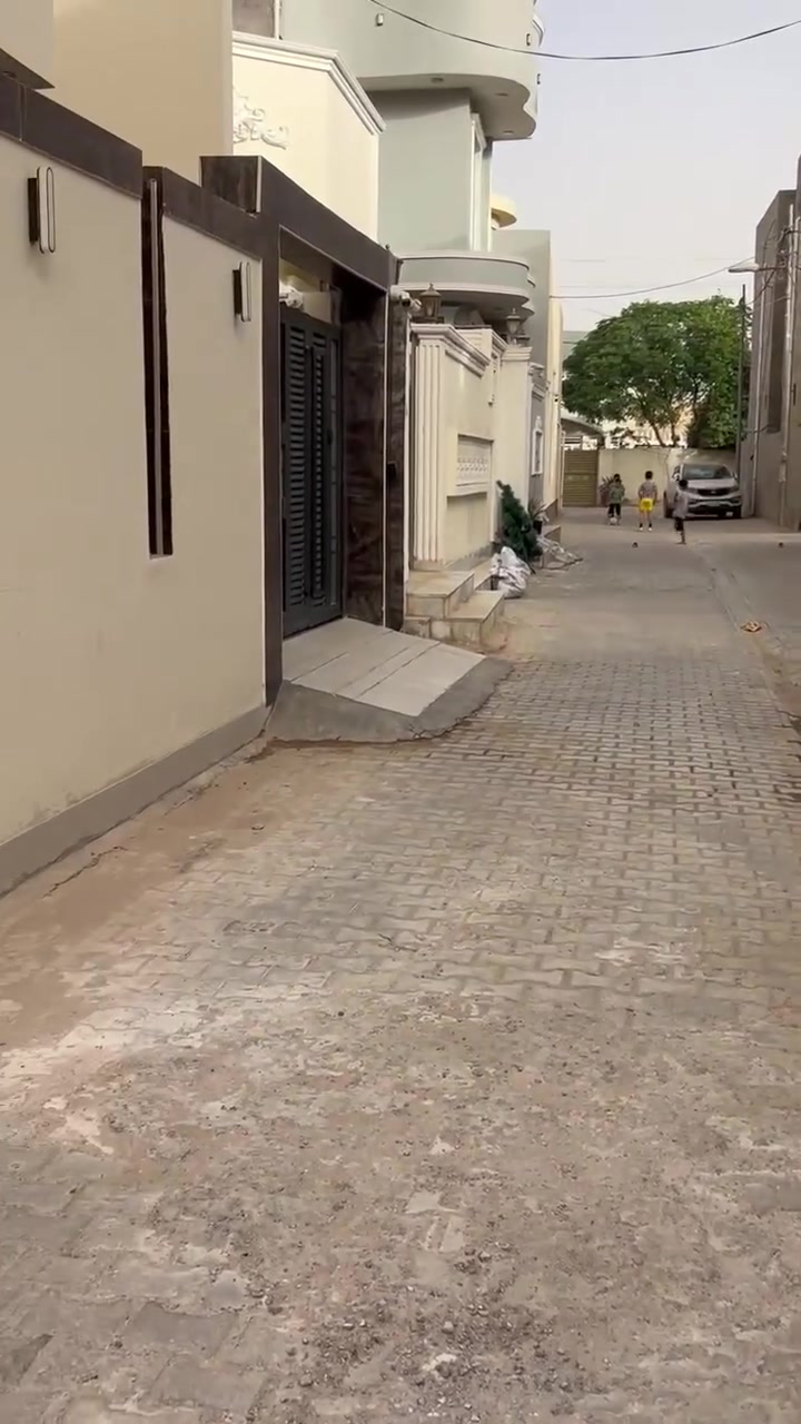 السلام عليكم قطعة طابو زراعي في حي المثنى المساحة 200 متر كافة الخدمات التفاصيل داخل الفديو ***********
