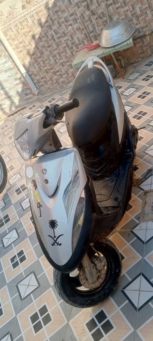 سلام عليكم ماكس عدله للبيع دراجه علا وضعه البلادي كلشي شغال مكينه خرسه سلف هندر كهرباءيات الكفرات ختم واحد ويا المكينه صارله فتره من طالعه من الرمبه المكان حله قضاء القاسم الرقم ***********
