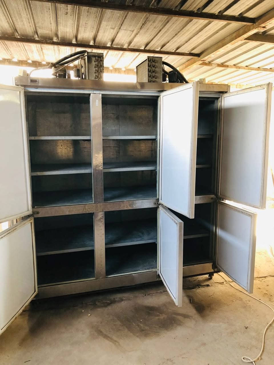 سلام عليكم براد تجميد صناعي ستل ستيل سعة طن سنكل فيز يعمل بالتناوب درجة التجميد (-٢٥)
ابعاده ارتفاع ٢متر عرض ٢مترعمق ٩٥
السعر على الخاص او الاتصال على الرقم *********** المكان البصرة القرنة
