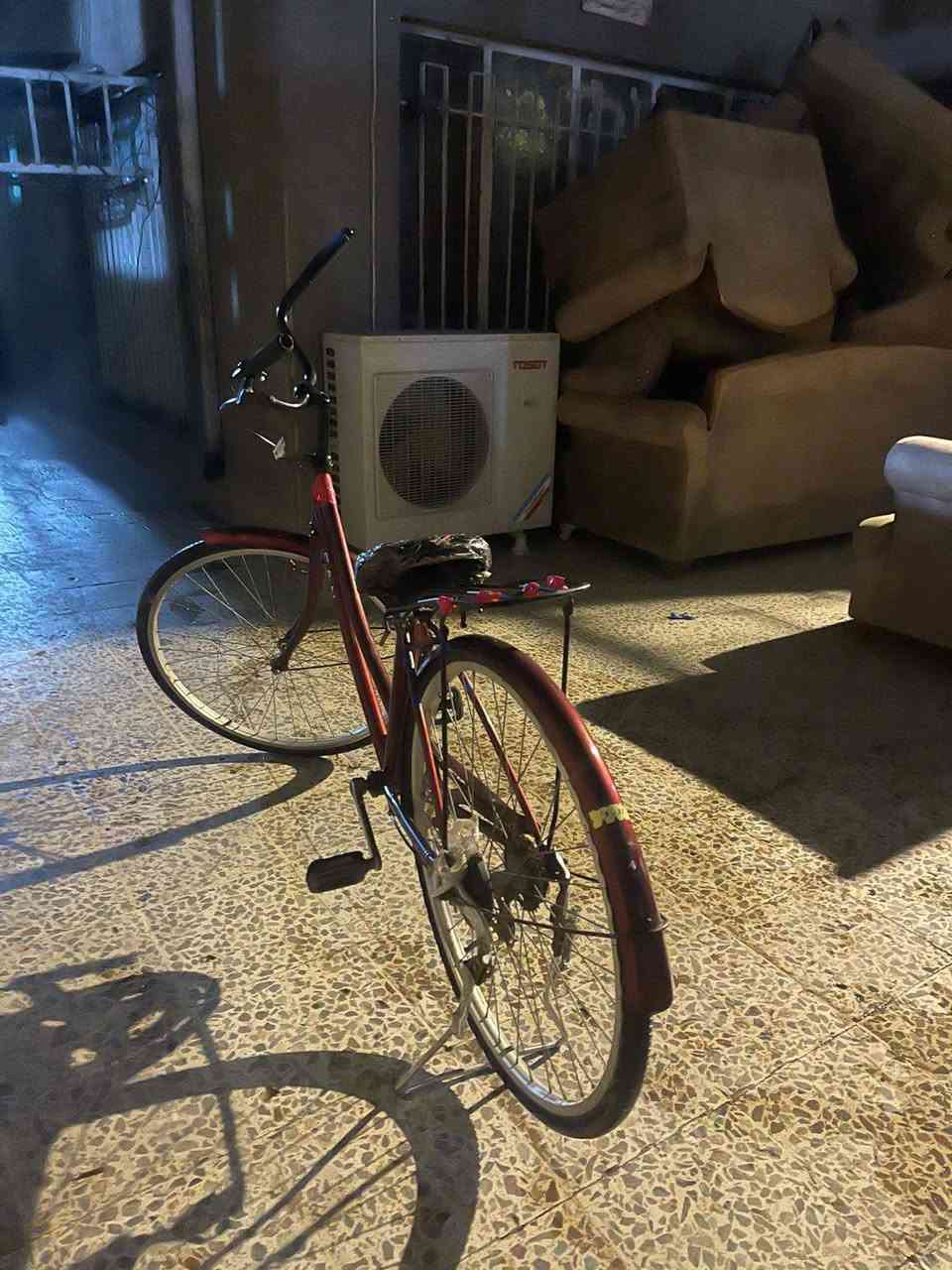 السلام عليكم باسكل للبيع حجم 26 الون ماروني بريك خلفي عكرب ٦نمر السعر ٦٠ وبيه مجال ملاحظة الباسكل مامصبوغ العنوان بغداد الجديدة رقم ***********
