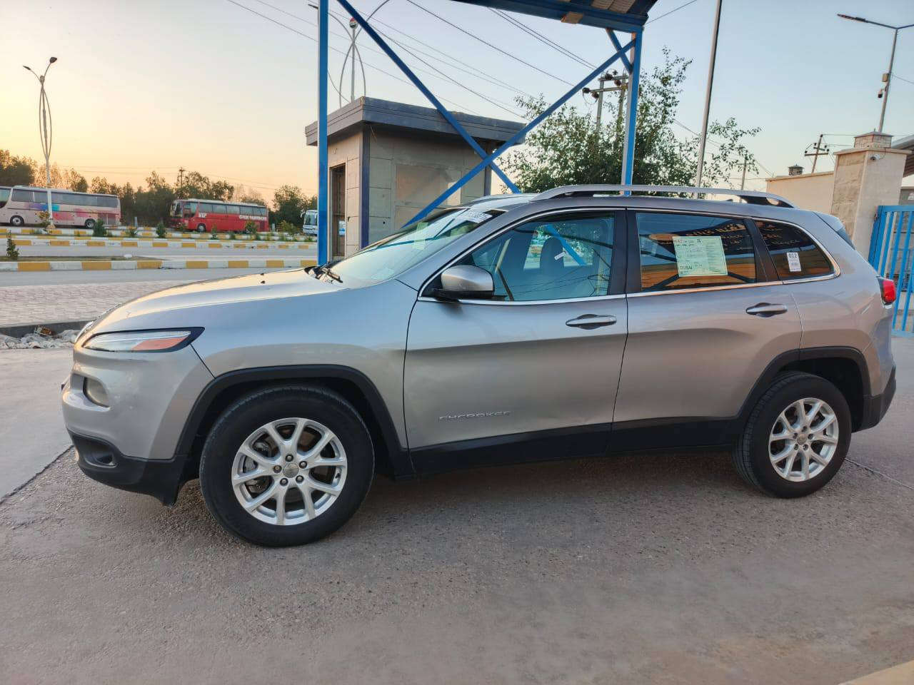 سلام عليكم جيب شيروكي بزون مديل 2016 سياره مكفوله من ضربه ول تبديل وصبغ رقم بصره سيار جديده مكينه 6 سلندر كير حداديه تخم تاير تبريد 🥶كله جديد سنويه لل2028 مكان ناصريه السعر 112 للسفسار عله هاذه رقم ***********
