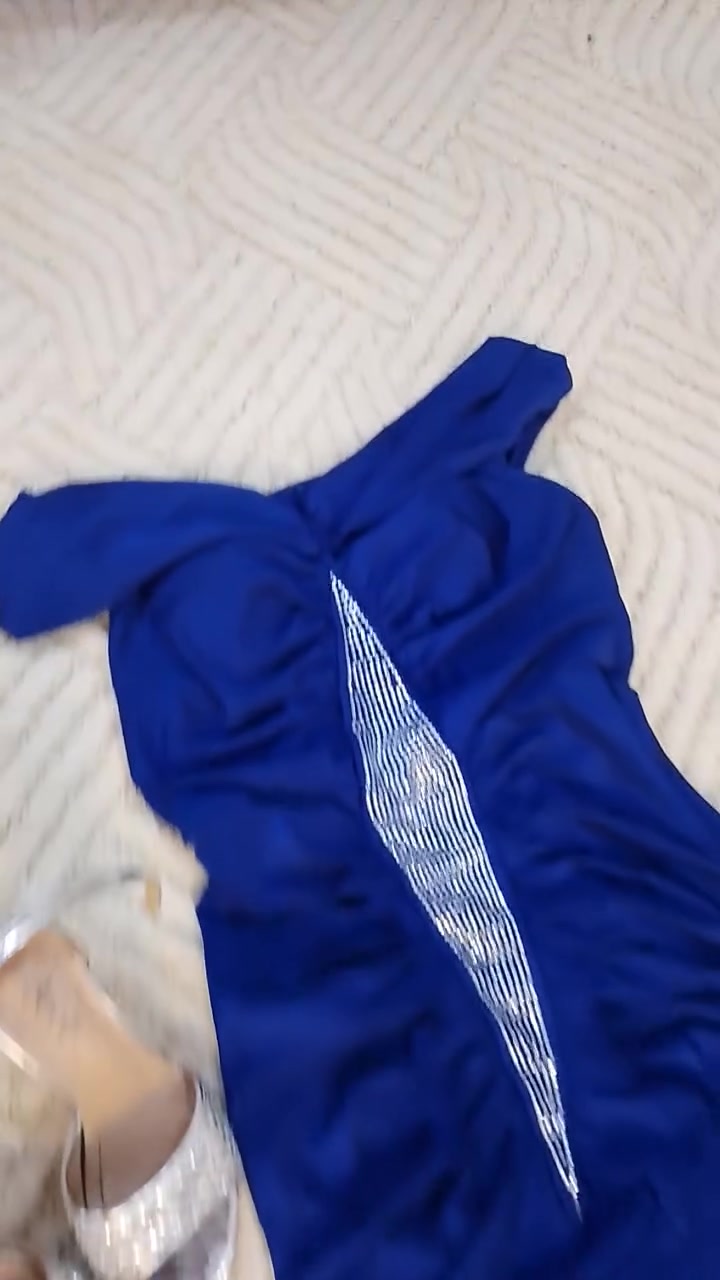 يوجد فساتين للبيع لبسه بس ساعتين وفي صنادل الي بتحب بسعر مغري


**إذا كنت صاحب هذا الإعلان وتريد حذفه لأي سبب، رجاءا أرسل رسالة إلى الدعم الفني**