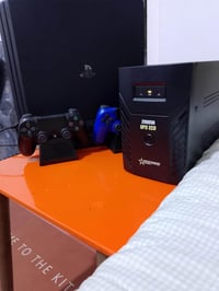 ps4 pro نظيف ومستخدم قليل (متروك) كامل الملحقات ثنين جوستك وحدة اصلي و...