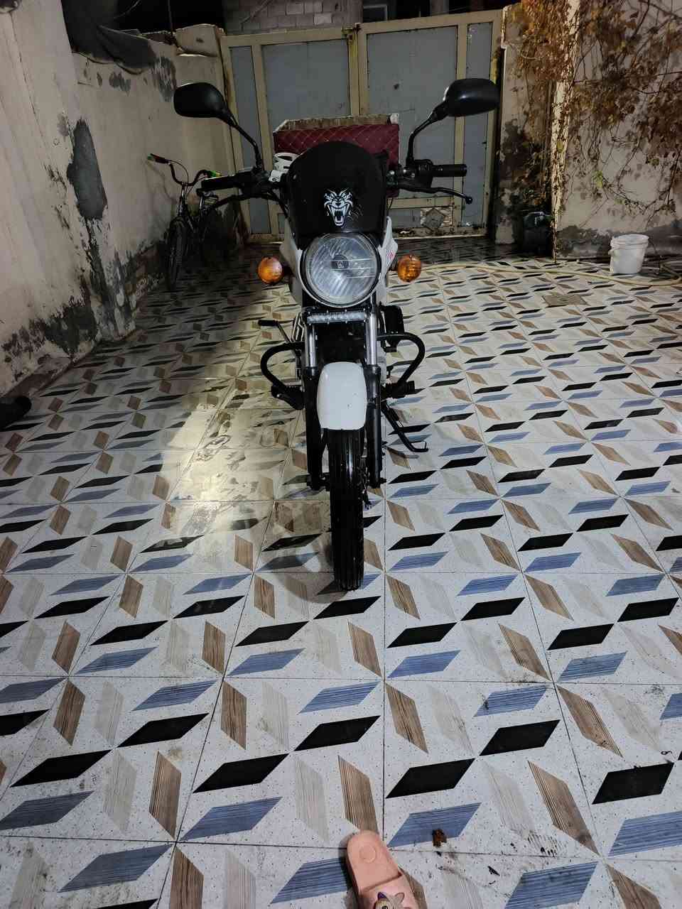 سلام عليكم دراجة للبيع بوكسر موديل 21 اوراق شرط الترقيم تخم تاير باتري كهربائيّات كلهة شغالة السعر والتفاصيل اتصل واني خادم مكان ديالى بعقوبة تقاطع السادة رقمي ***********
