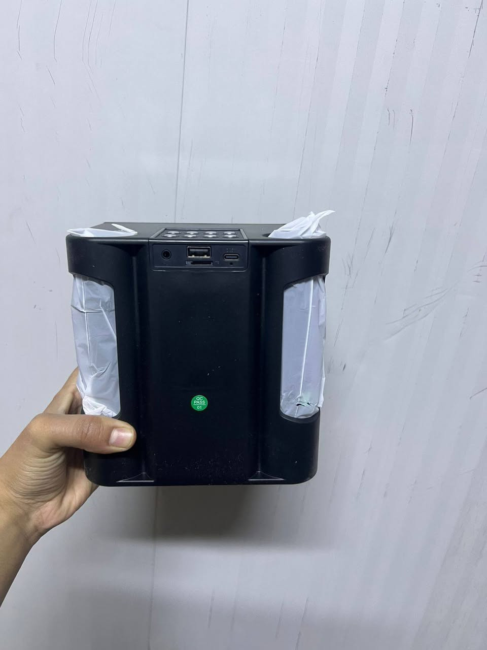 هذا الجهاز هو آلة كاريوكي محمولة ماركة SU-YOSD، موديل YS-203.يتميز بمكبر صوت Bluetooth قوي مع ميكروفونين لاسلكيين مدمجين.يدعم الجهاز طرق اتصال متعددة بما في ذلك بلوتوث، وUSB، وبطاقة ذاكرة صغيرة
السعر ب25 الف


**إذا كنت صاحب هذا الإعلان وتريد حذفه لأي سبب، رجاءا أرسل رسالة إلى الدعم الفني**