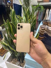 ايفون 11برو ذاكره 64 بطاريه77 ما مبدل بي اي شيء مكفول من كلشي