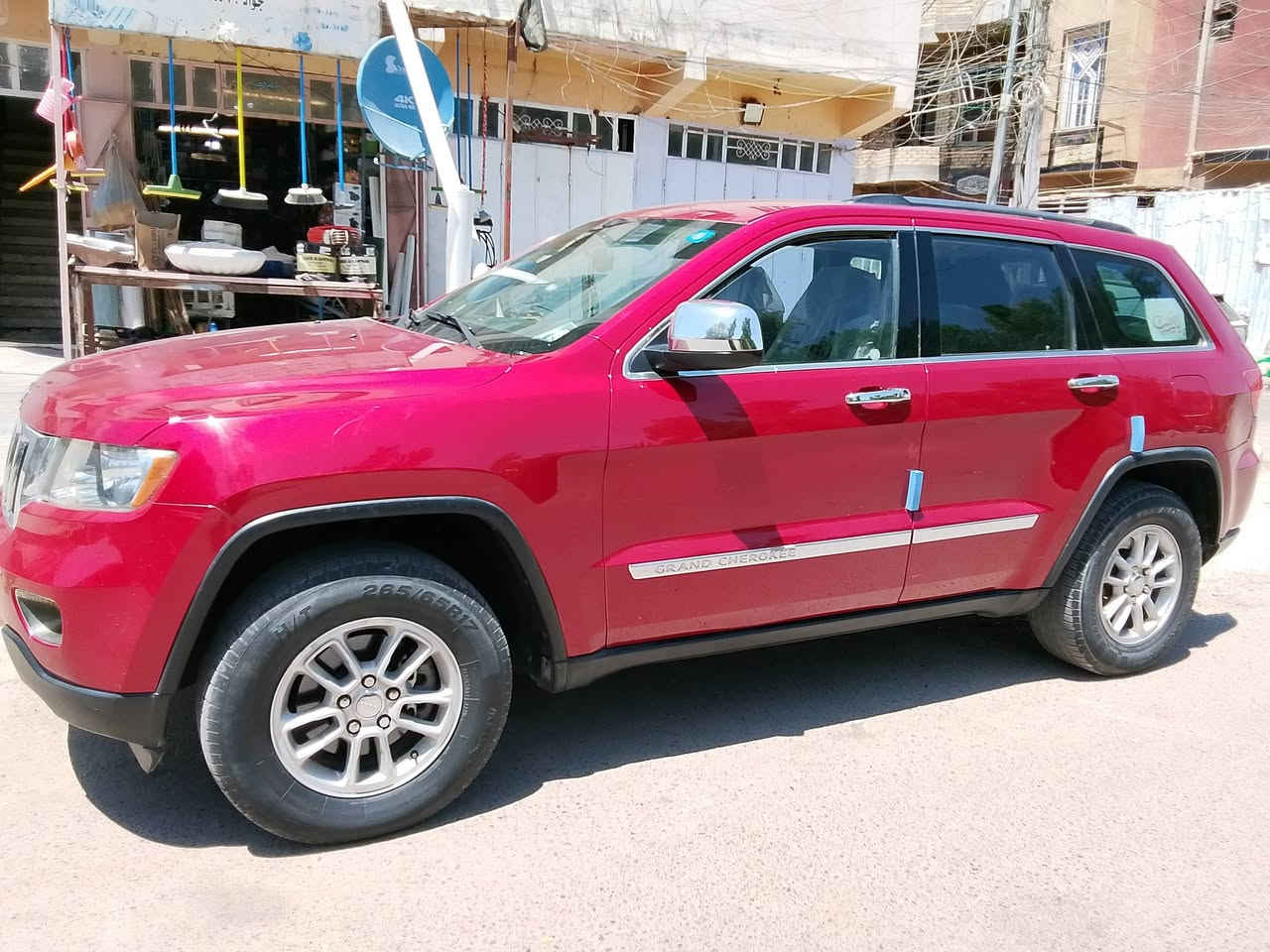 جيب لاريدو مديل 11كفاله سياره من حادث بيها مكانين صبغ صغار ومكانين بارد فقط بدون دواخل للبيع مكاني بغداد شعله استفسار عارضها 140وبيها ما جال ***********
