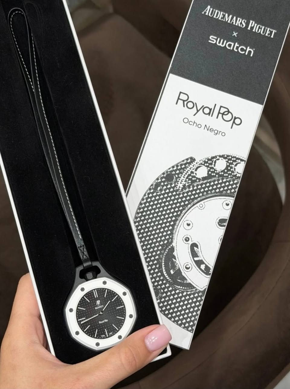 توفر الترند الجديد 😌
ساعة Royal Pop
مع تعاون من شركة اوديمار بيغيه وسواتش 
القطعه ماستر اخوان 
سعره ١٣$
عراقي ٢٠الف 
توصيل كل العراق 
واتساب : ***********
