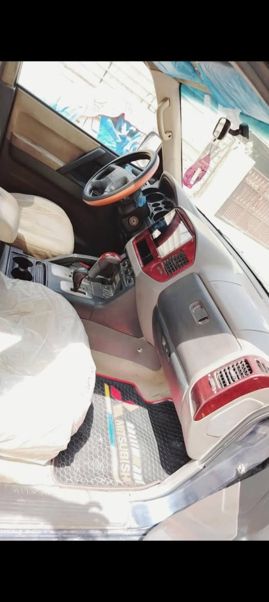 متوفر باجيرو ٢٠٠٦ محرك ٣٠٠ تبريد حداديه تايرات جدد مكاني شعب السعر ٦٣ للتصال ***********
