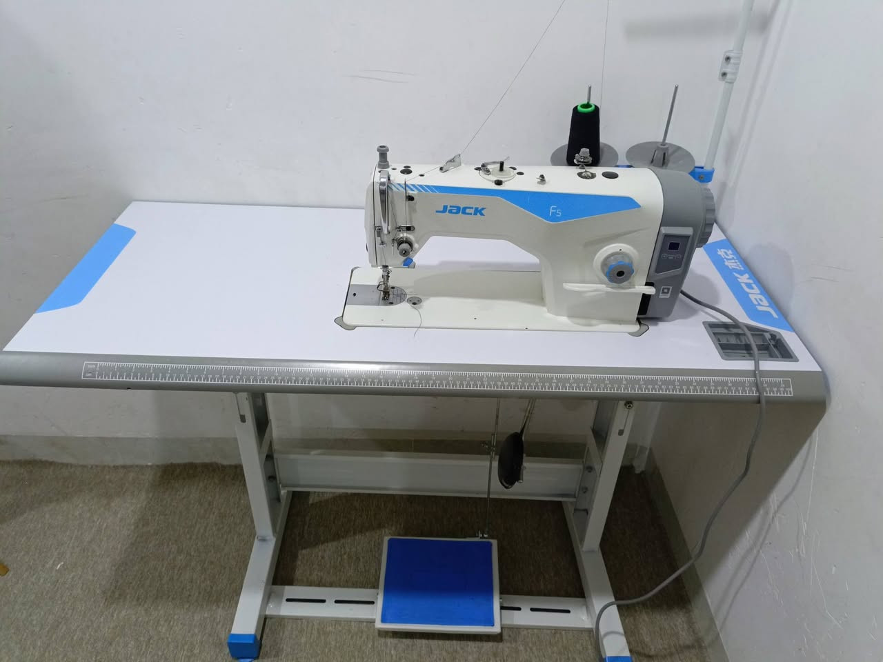 ماكينة خياطة جاك اصلي (Jack F5) للبيع بحالة ممتازة 🧵
للبيع ماكينة خياطة نوع Jack F5، الماكينة بحالة الوكالة وشبه جديدة.
فترة الاستخدام: 7 أشهر فقط
طبيعة الاستخدام: استخدام منزلي خفيف جداً
حالة الماكينة: نظيفة جداً وخالية من أي عيوب
سبب البيع: عدم التفرغ والانشغال خارج المنزل
💰 السعر: 350 ألف دينار (بيها مجال كلش قوي وما نقصر وية الشراي الجاد واليتصل وما يكون خاطره إلا طيب)
📍 العنوان: دهوك - ماسيكي - شارع 20.
📞 للتواصل والاستفسار (واتساب): ***********
