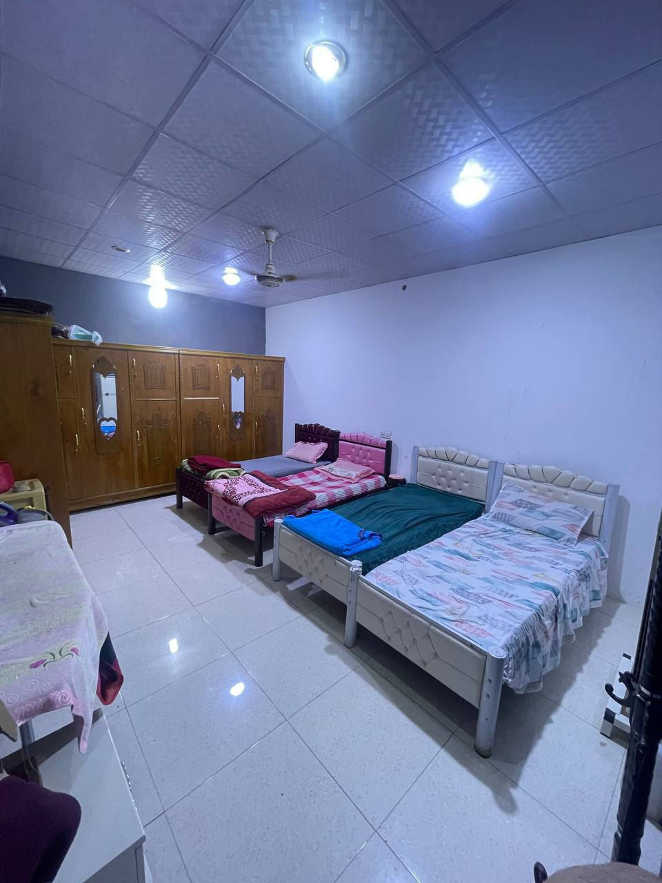بيت للبيع طابقــين🏠
🔴مساحه البيت 270م

🔴 طابو زراعي( سهم 25 )

🔹يحتوي الطابق الأول 

🔴غرفتين 4*6

🔴صالة كبيرة 13م

🔴مطبخ 4*4

🔴ديوان 6*4

🔴صحيات داخلي وخارجي 

🔴كراج سياره + حديقة 

🔹الطابق الثاني 
غرفتين 4*6

#البناء سنه 2020 بلوك ، منطقه هـدوء ويتوفر بيها جميع الخدمات ماء كهـرباء .

#العنوان : ابو الخصيب العوجة شارع ابو صلاح او شارع المدرسه .
يبعد عن الشارع العام 50م 
🔹السعر :110وبي مجال 
للأستفسار***********
