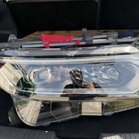 لايت نيسان قاشقاي طرف سكن  صفر ما مشدودة على سيارة سعر ٢٠٠$ للاستفسار ...