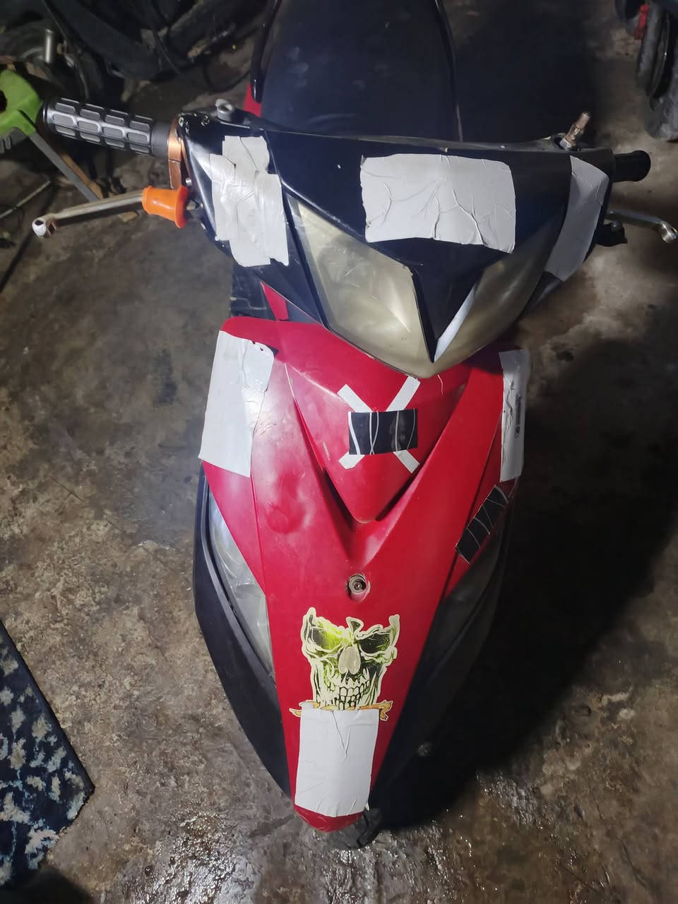 ترهم مراوس باي دراجه او بيع 350 وبيها مجال  ثعلب لون احمر دراجه حلوه ومرتبة فقط بيها ملاحضات بسيطه  صالصنة رياضي توبو صوت طرب  نقص شوته وبيها دخانه سوده مال كابريتر بس مو قوية يحتاجله تنضيف وجوزته مسويها دكمه لان خربانه جوزتها  شغاله وخير من الله ماموكفتني  ترهم مراوس ***********
