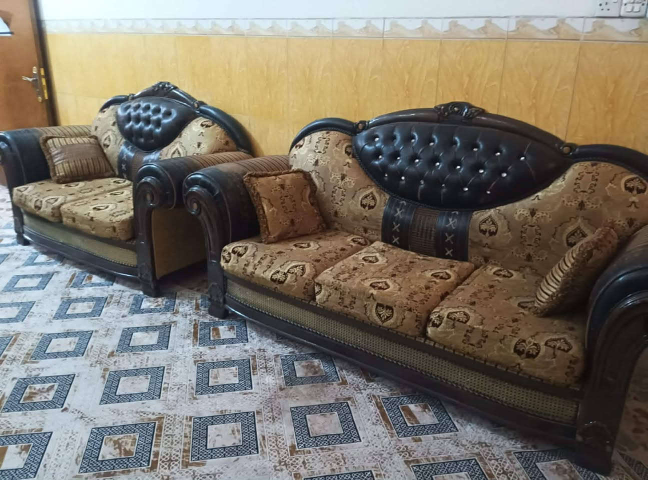 السلام عليكم تخم البيع مكان الحله نادر ٢ هذه رقم ابوتخم *********** 15 مقعد
