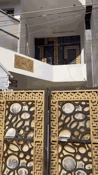 السلام عليكم بيت 130 متر واجهة 6 ونص ونزال 20 طابو زراعي سند 25  بسمنه  طابقين فول جاهز من كلشي  بي استقبال ومطبخ حار وبارد وصاله وغرفه نوم وخدمات ومنور ع عرض البيت والطابق الثاني 3 غرف نوم وخدمات ومطبخ زغير  الامين الثانيه سكينه مقاطعة 2/10
للاستفسار  
***********
