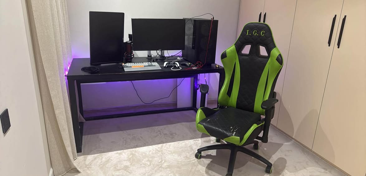 4070 super zotac 
cpu i7 13700k
mb MSI Z690-A WiFi Pro Series
ssd 2tb samsung eva plus /
ram 32gb tforce ddr4
2 monetar 240hz asus  rog strex
Montar 75hz LG 
Custom Desk DK120 White V2
Mouse ryzar viper wireless
headset stealserase
mic HyperX QuadCast
keybord 
Power supply 750 gold 80+ asus السليمانية, العراق


**إذا كنت صاحب هذا الإعلان وتريد حذفه لأي سبب، رجاءا أرسل رسالة إلى الدعم الفني**