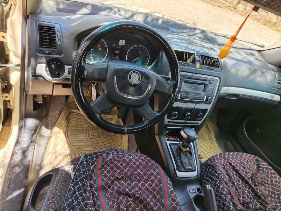 شکۆدا ٢٠١٢ تەکسی کراوە بە سپی مەکینە ١٦ /گێڕتۆماتیک
٦٥گەڵاو مەعامەلە/***********
