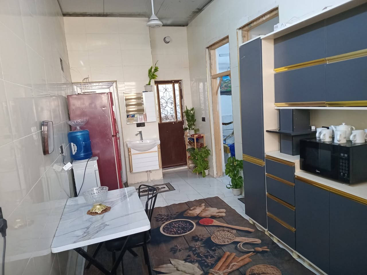 بيع مستعجل ١٠٠ متر سكف سندويج السعر ٣٧ قرب جامع الفردوس ***********واتس
