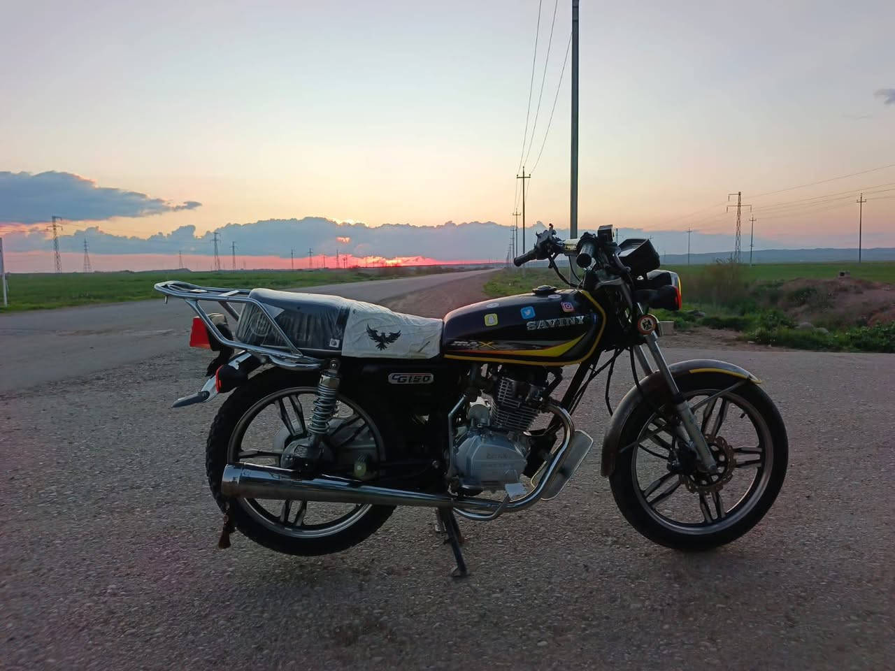 سلام عليكم سافين موديل 2021محرك شرط مامفتوح لاصرف ولا بخار ولا صوت مكينه خرسه دبلات خلفي مامي جديد تايرات جديد وياله جديد شلعه ومعدل بشرط 

  سعر 425بي مجال لشراي خاص مفتوح رقم الهاتف ***********
