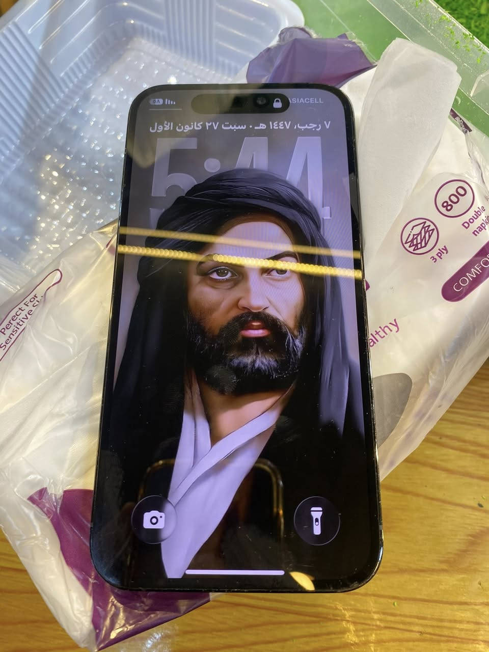 السلام عليكم ايفون 14برو ماكس مبدل بطاريه وضهر كله شغاله فيس ايدي سماعات صوت سيمكارت كامرات جهاز مفول بطاريه 100قفل 650
