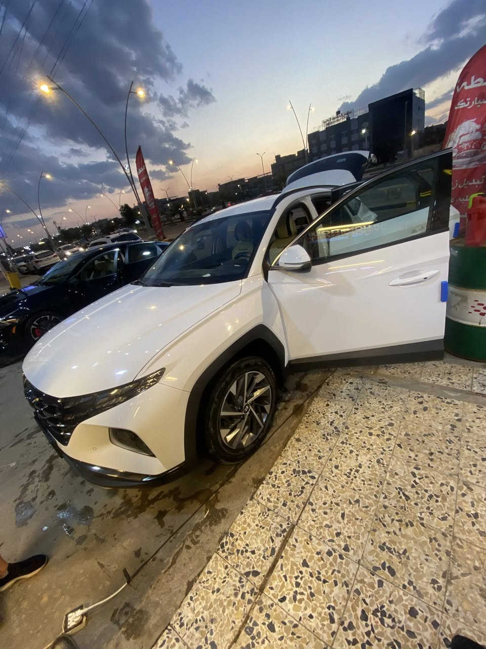 توسان 2022
بيها ملاحظات بسيطة
تبديل الدهن كله بالشركة والدفتر موجود يمهم
السياره ماشيه 75 وقابل للزياده
السعر المطلوب 204 وبي مجال قليل 
***********
ما موجود ع الفيس اتصال واتساب او رصيد
